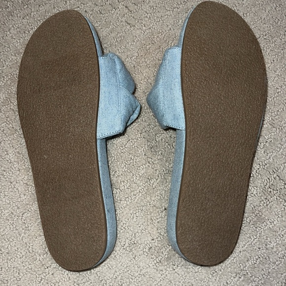 Slides - Picture 3 of 4